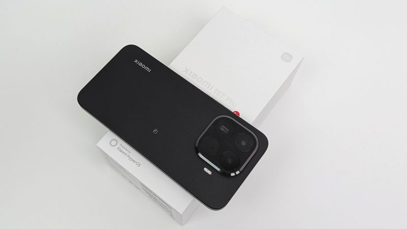 Xiaomi 15T Pro」実機で付属品を詳しくチェック！保護ケースや保護