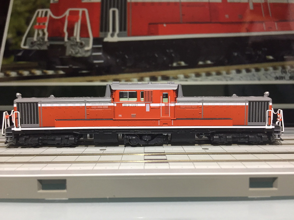 DD51 500番台 中期 耐寒形（3灯形）が入線しました。KATO 7008-8