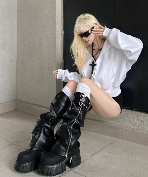 DIAVEL ブーツ 「天使系ホワイト登場」/「1足3役」超厚底×美脚レッグ