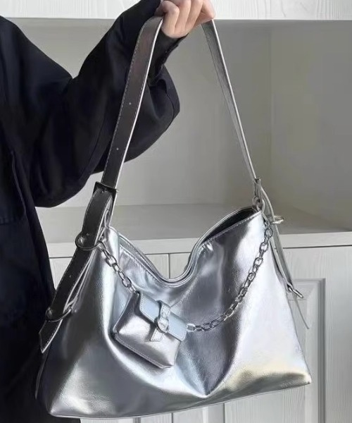 ショルダーバッグ バッグ ミニチェーンバッグ付きシルバーショルダー