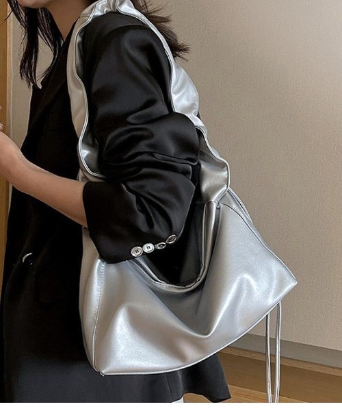 ショルダーバッグ バッグ フリルギャザーシルバーショルダーバッグ