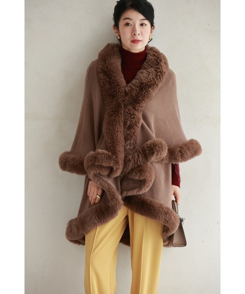 cawaii ポンチョ サッと羽織れるラグジュアリー。フェイクファーケープ