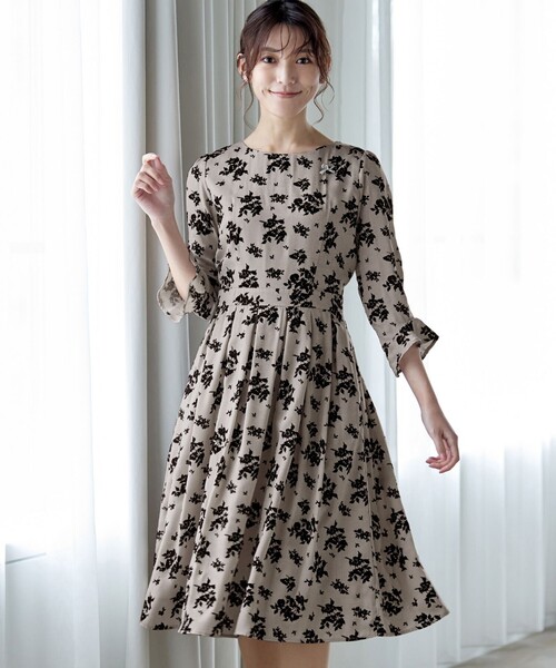 Tiaclasse ワンピース 「安田美沙子さん着用」フラワーフロッキー