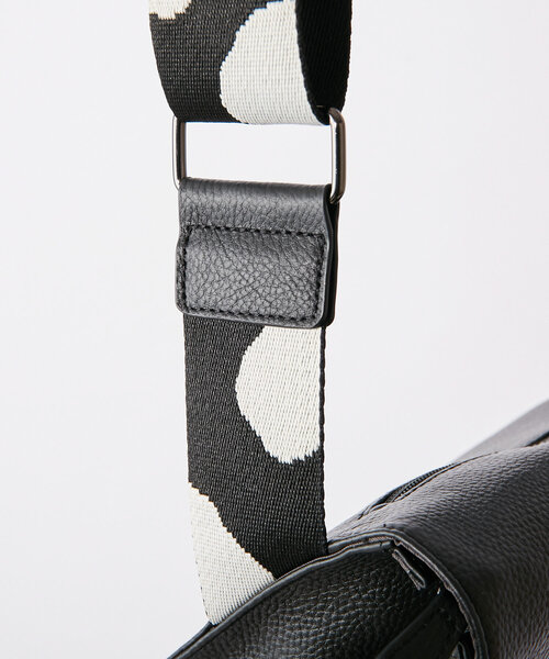 ear PAPILLONNER（イア パピヨネ） ショルダーバッグ バッグ 「本革