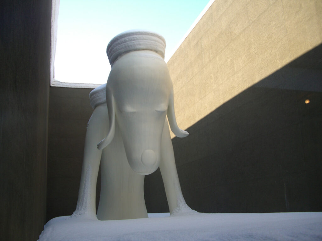 春夏秋冬、みんなと共に…《あおもり犬》／奈良美智 - AOMORI GOKAN 5