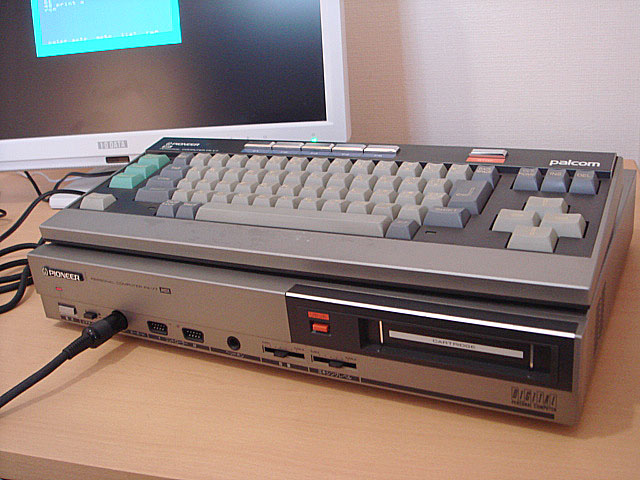 MSX PX-7 (Pioneer) 1983年 | 古いハードに囲まれて since2011