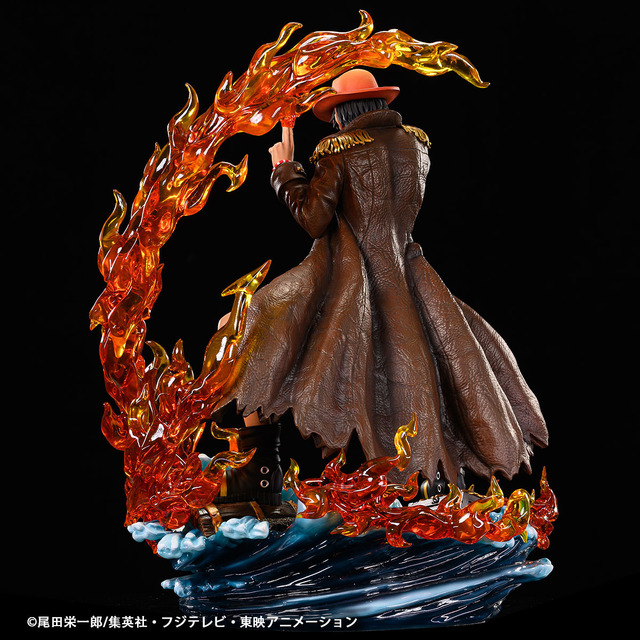 ワンピース」エースが約55cmのスタチューに！ 業火を纏い、銃を構える