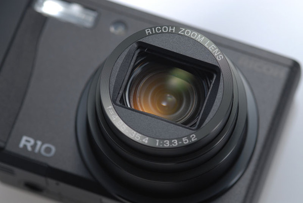 ASCII.jp：RICOH R10発表──電子水準器や最短撮影距離表示に対応