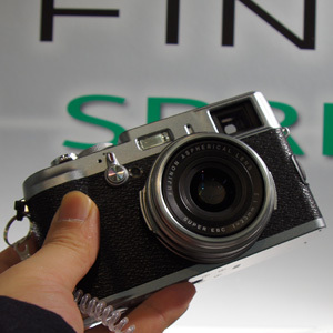 ASCII.jp：富士フイルムが高級コンデジ「FinePix X100」を正式発表