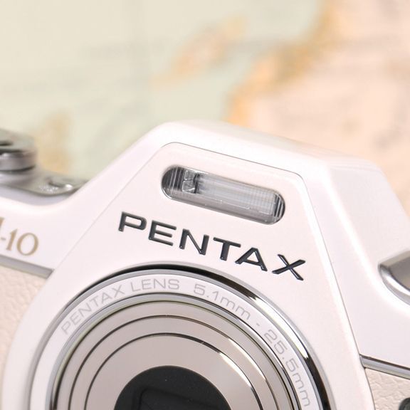 ASCII.jp：レトロで可愛いボディの「Optio I-10」 (1/4)