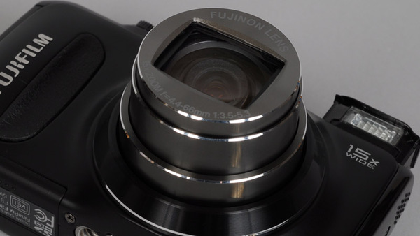 ASCII.jp：この薄さで光学15倍ズーム!! 「FinePix F300EXR」 (1/3)