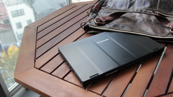 ASCII.jp：予備バッテリー併用で最長約15時間！ レッツノートAX2は眠ら