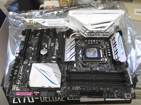 ASCII.jp：機能満載！ 豪華仕様のZ170マザー「Z170-DELUXE」