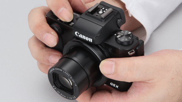 ASCII.jp：1型センサー搭載のファインダー重視＆スリムコンデジが