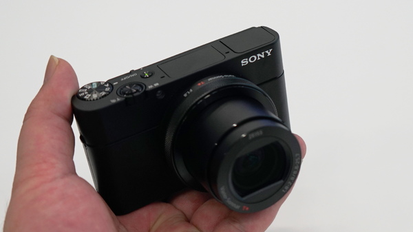 ASCII.jp：世界最速、最多、最大のAF搭載！ ソニーの高級コンデジ