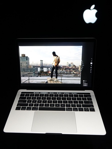 ASCII.jp：新MacBook Pro ハンズオンレポ 「Touch Bar」の操作性が非常