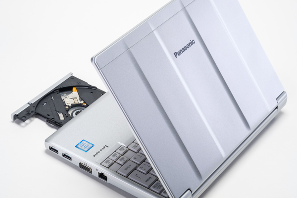 ASCII.jp：レッツノート史上最速のSV8でビジネスシーンを快適に！ (3/3)