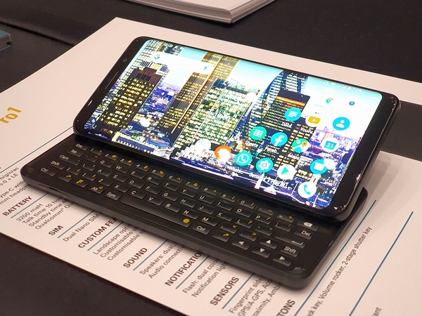 新種のキーボード搭載スマホ「F(x)tec Pro1」は高性能メモ取りマシンだ