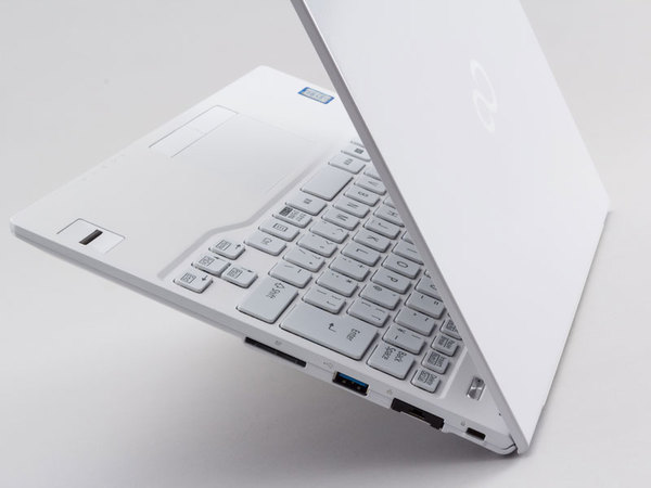 ASCII.jp：より軽く、より使いやすく進化した約790gの13.3型モバイル