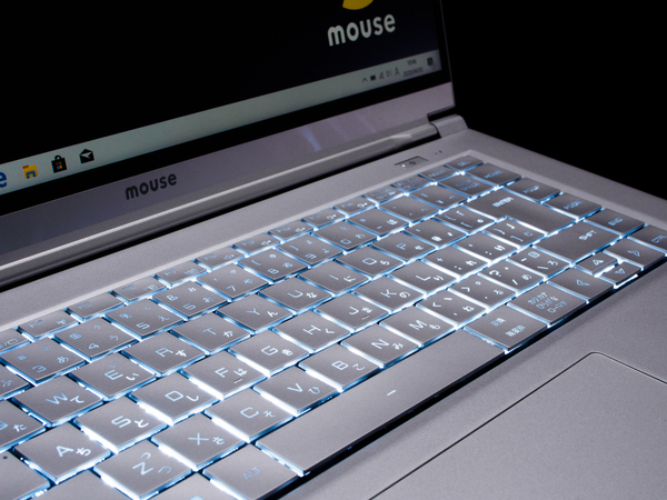 ASCII.jp：第10世代Core i7搭載、シルバーカラーが美しい15.6インチ