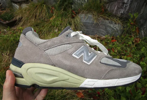 数年履いたニューバランス【990V2】のサイズ感やコーデなどをレビュー