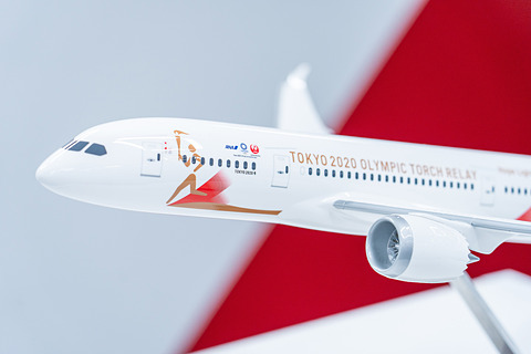 ANA・JALのロゴが入った「東京2020オリンピック聖火特別輸送機“TOKYO