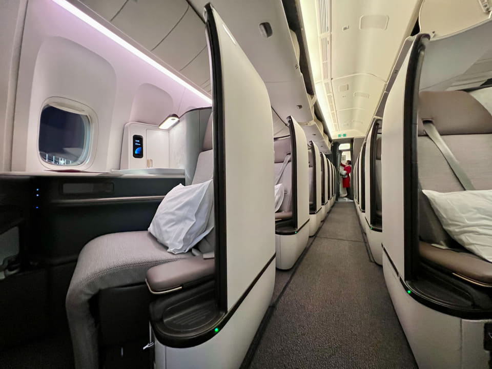 キャセイパシフィック航空、初の個室型ビジネスクラスに乗ってみた