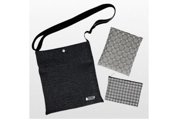 ライフベストをアップサイクルした「JALライフベストサコッシュ