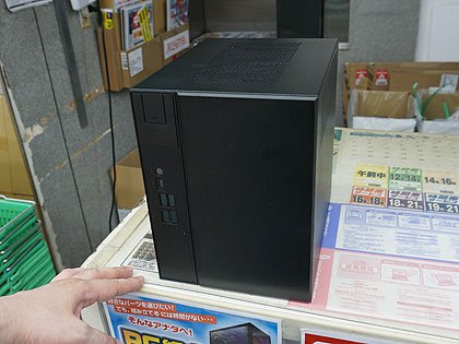 グラボも積めるASRockベアボーン「DeskMeet」が発売、Intel用とAMD用の