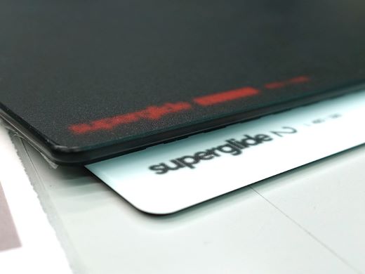 Pulsarの極薄ガラスマウスパッド「Superglide Glass Mousepad v2」が