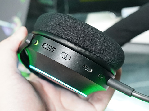 Razerの光る軽量ワイヤレスヘッドセット「Barracuda X Chroma」が発売