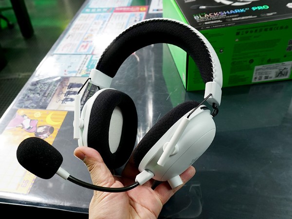 Razerの有線/無線ゲーミングヘッドセット「BlackShark V2 Pro」に