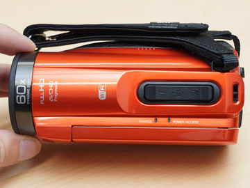 JVC、防水性能を高めたフルHD QUAD PROOFビデオカメラ「Everio R」。約