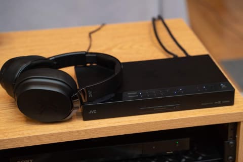 レビュー】ヘッドフォンが苦手な人の救世主!? Atmosに対応したJVC