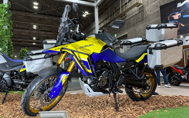 スズキ、新型800ccクラス2車種発売 新型「V-STROM 800DE」が132万円