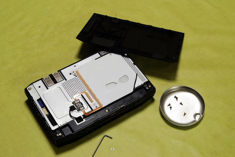 Intel HADES CANYON NUC8I7HVK」レビュー - GAME Watch