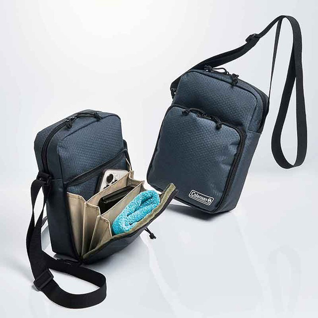 コールマン、じゃばらポケットがガバッと開いて中身が見やすい