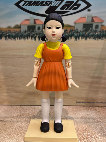 イカゲーム」のヨンヒ人形が立体化！ フロントマンやマスクド