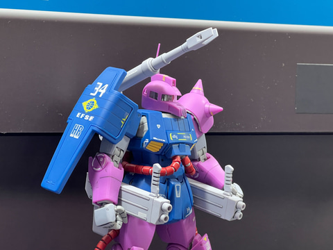 紫のカラーが特徴の「MG ザクキャノン（ZガンダムVer.）」が登場