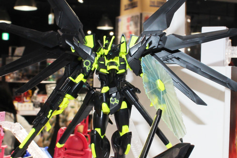 特別企画】漆黒の機体にネオンイエローが映える！ 「HG 1/144