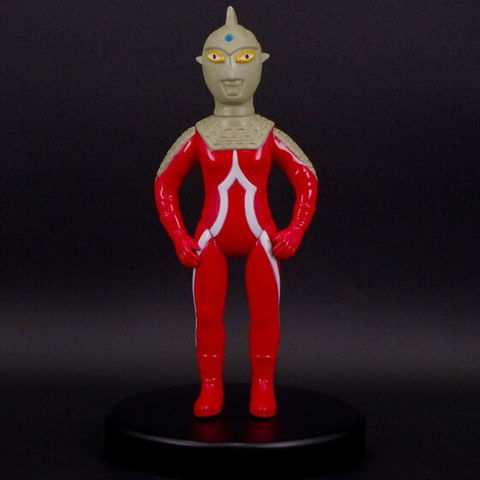 ウルトラセブン」に登場するウルトラセブンや怪獣たちが昭和レトロ