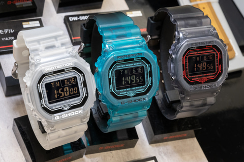 G-SHOCK DW-B5600にクリア+グラデーションの3色 - Impress Watch
