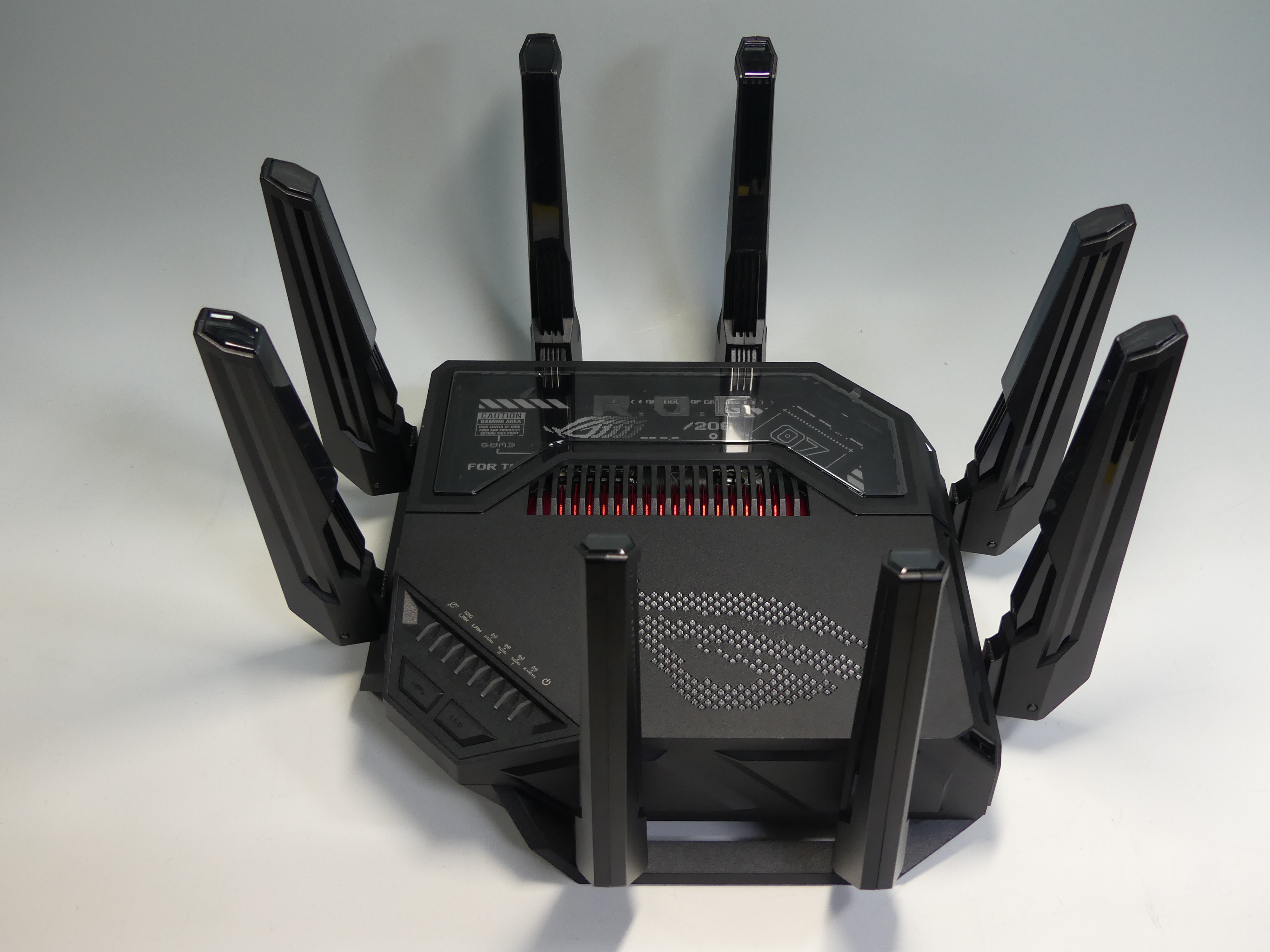 やっぱりASUSはこうでなきゃ！ クアッドバンド対応のWi-Fi 7ルーター