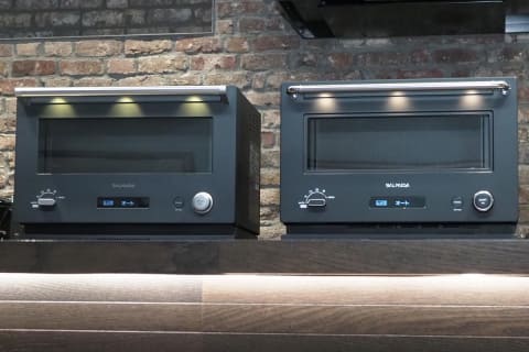 バルミューダの新オーブンレンジ。中が広くなってムラなく焼き上げ