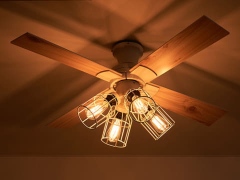 レトロな雰囲気の木目シーリングファン - 家電 Watch