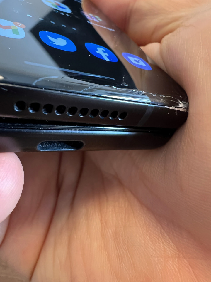 2時間でよみがえった「Galaxy Z Fold3 5G」、オススメの即日修理とは