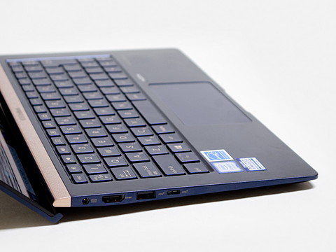 西川和久の不定期コラム】驚異の21時間駆動、13.3型モバイルノート