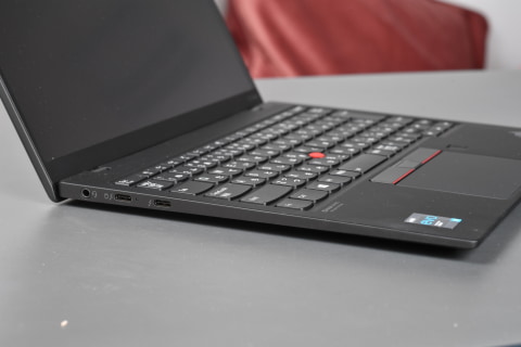 ThinkPad史上最軽量の907g! キーボードも耐久性もセキュリティも伝統の