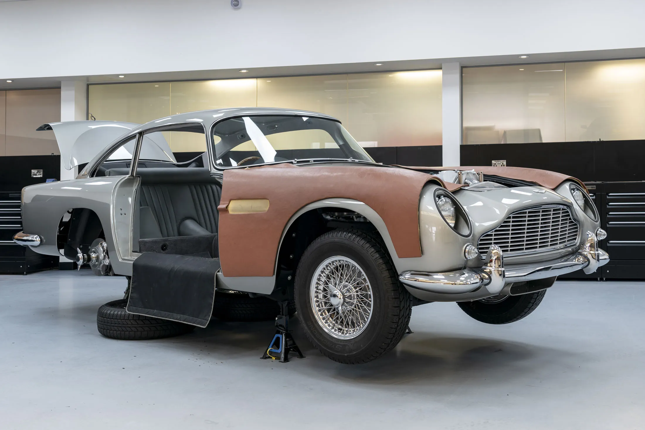 Spy Gadgets in Aston Martin DB5 Goldfinger Bond Continuation