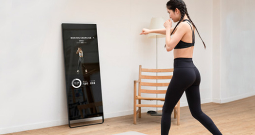 全身鏡型のスマートデバイス「MIRROR FIT.」。その正体は500以上の